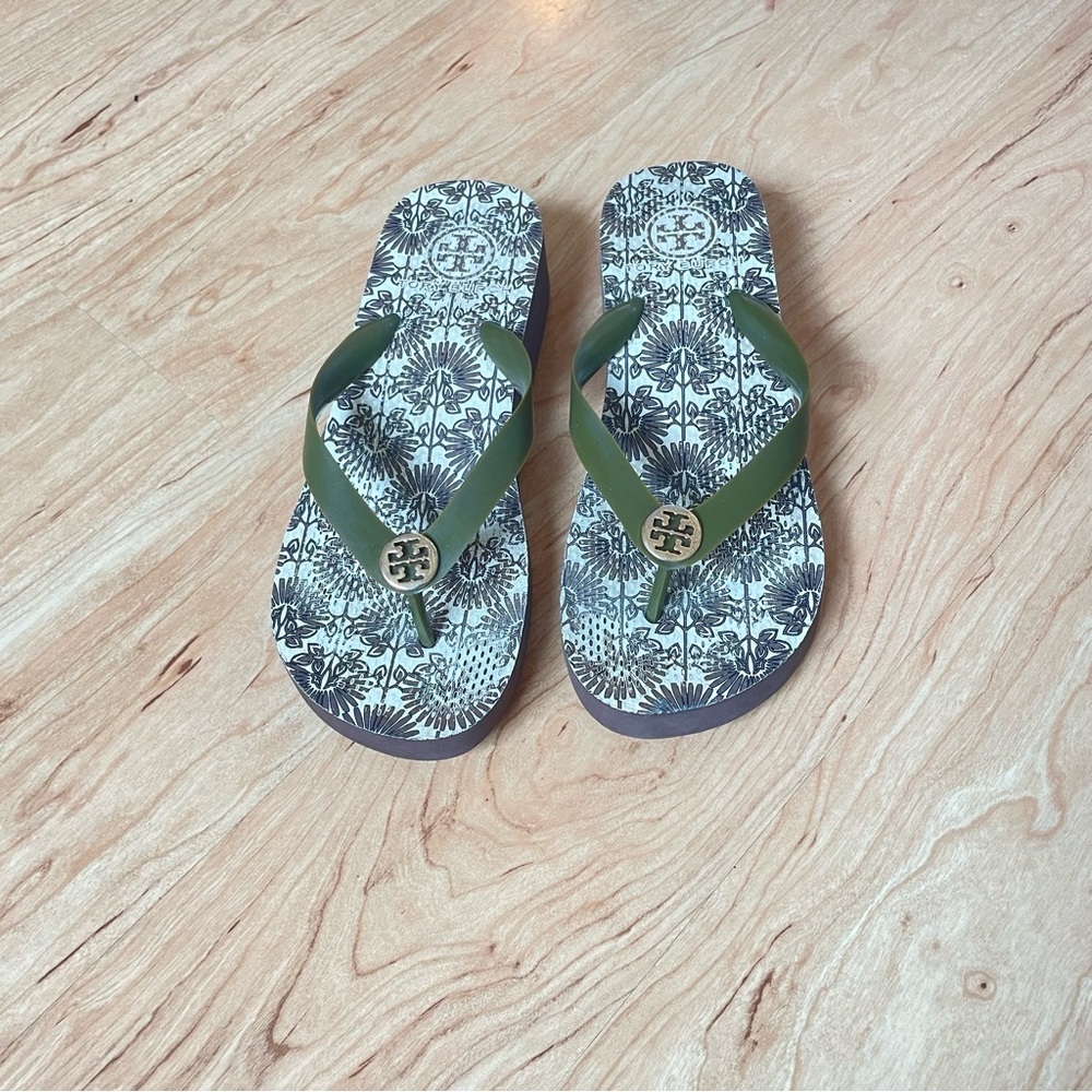 Tory Burch Wedge Flip Flip Sandals with Monogram Woman’s Size 7 - Picture 5 of 7